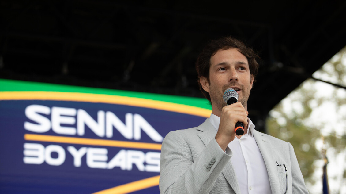 Bruno Senna em homenagem a seu tio Ayrton em Ímola