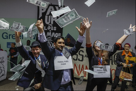 Protesto na COP29 contra combustíveis fósseis