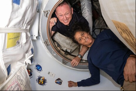 Americanos deixaram a Terra para participar de um teste da espaçonave em junho ado
