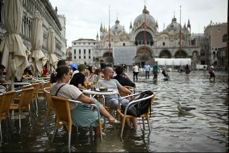 'Acqua alta' na Praça San Marco, coração de Veneza