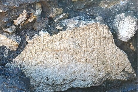 Cientistas se surpreendem com epígrafe romana encontrada 'por acaso' em Savona