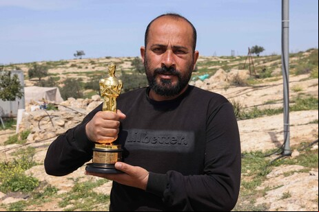 Ballal é um dos diretores do documentário "Sem Chão", vencedor do Oscar