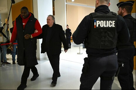 Ator francês é julgado em tribunal na França
