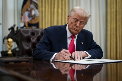 Donald Trump assina ordens executivas na Casa Branca