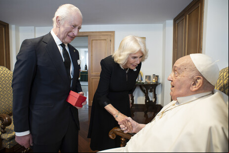 Papa Francisco recebe Charles III e Camilla na Casa Santa Marta