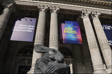 Preparativos para a feira Art Paris, na capital sa