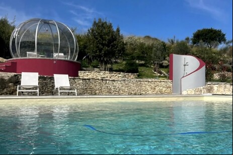 Glamping é instalado em vilarejo sardo com menos de 370 habitantes