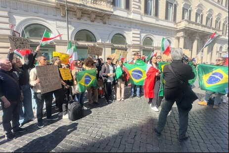 Brasileiros organizaram manifestação em Roma contra decreto-lei da cidadania italiana