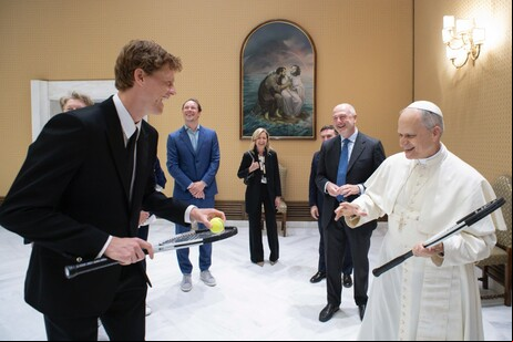 Sinner e papa Leão XIV durante uma audiência privada no Vaticano