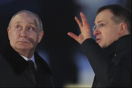 Putin e seu conselheiro, Medinsky, que o representará na Turquia
