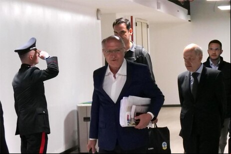 Vice de Lula ao chegar na Itália para missa de Papa
