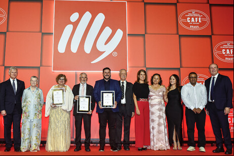 Time illycaffè com vencedores da 34ª edição