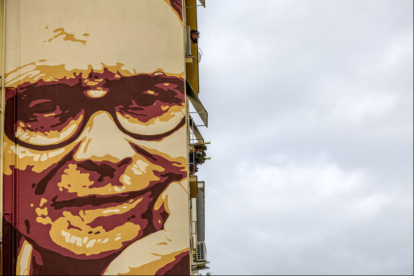 A inauguração do mural teve a presença de diversas pessoas