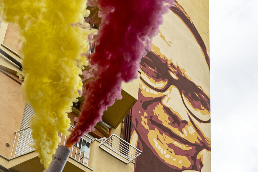 O artista de rua Lucamaleonte foi o responsável pela arte do mural