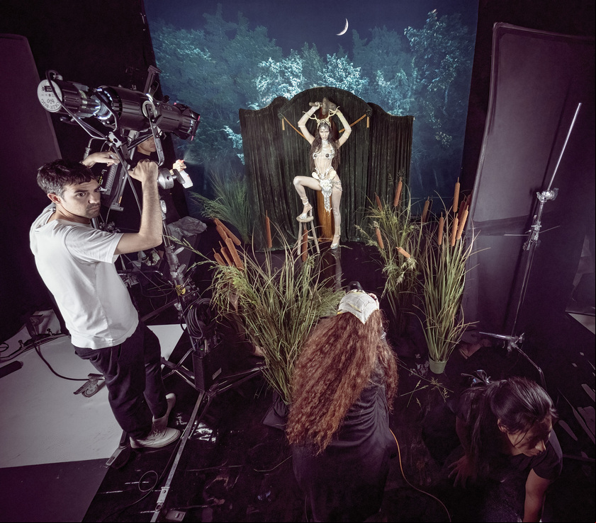 Bella Hadid interpreta 'a fada'