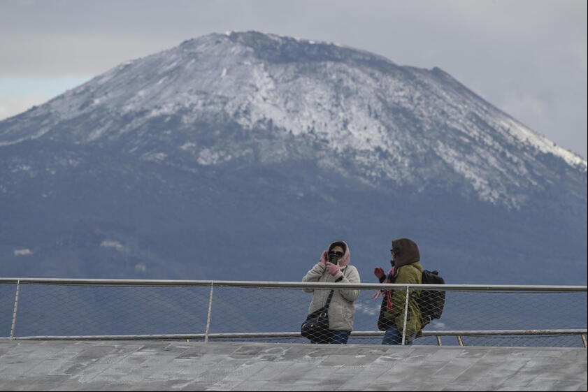 Neve no topo do Vesúvio foi vista por moradores de Capri, do lado do Golfo