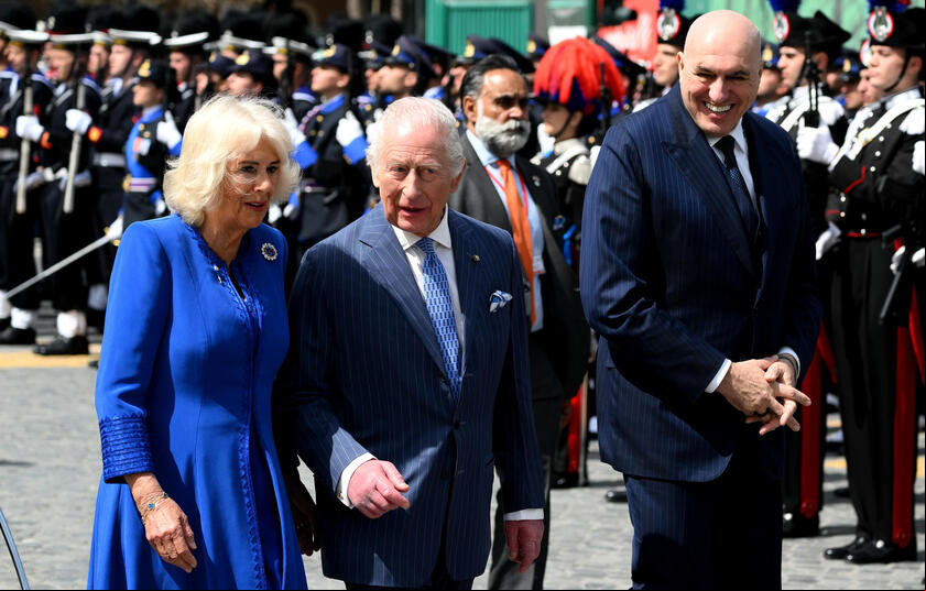 Charles III e Camila foram recebidos por Mattarella e sua filha Laura