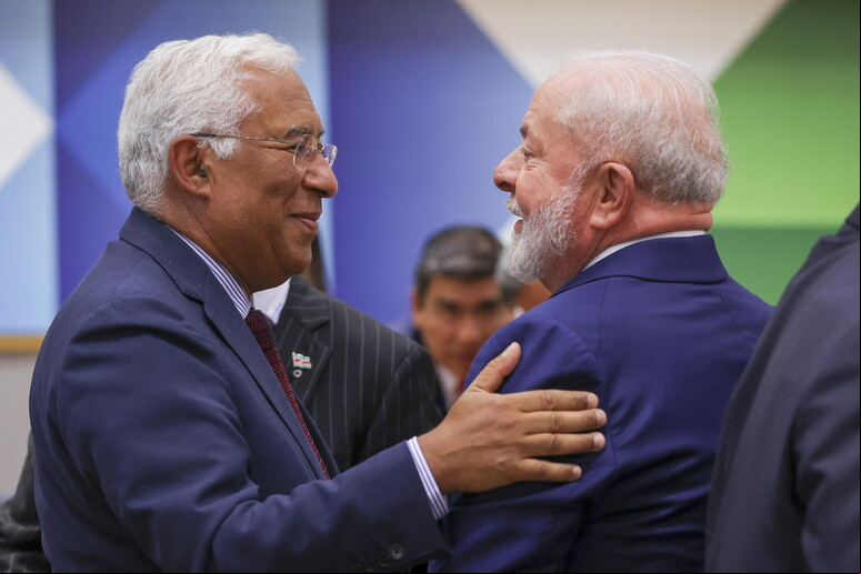 António Costa e Lula durante encontro em Bruxelas em julho de 2023 © ANSA/EPA
