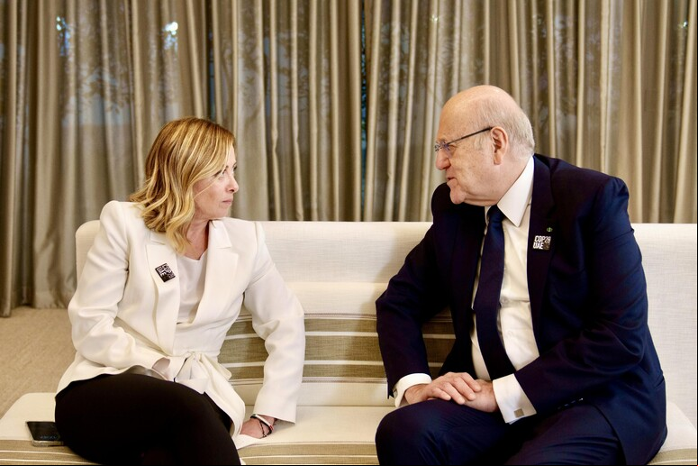 Giorgia Meloni com o premiê do Líbano, Najib Mikati - TODOS OS DIREITOS RESERVADOS