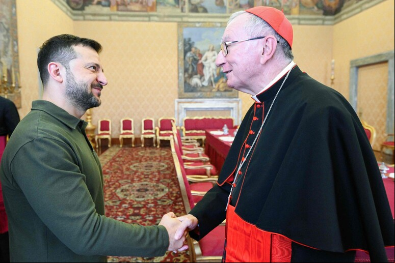 Zelensky se reuniu com Parolin no Vaticano neste sábado © ANSA/AFP