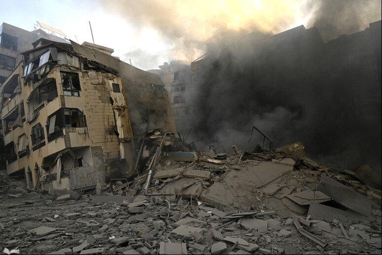 Destruição provocada por bombardeio israelense em subúrbio de Beirute - TODOS OS DIREITOS RESERVADOS