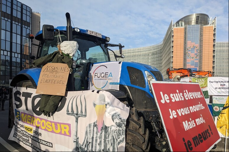 Protesto em Bruxelas contra acordo Mercosul-UE, em foto de arquivo - TODOS OS DIREITOS RESERVADOS