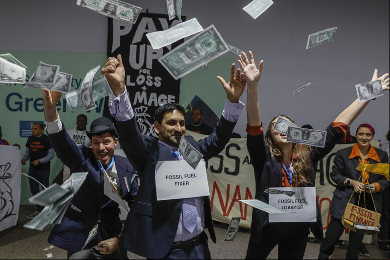 Protesto na COP29 contra combustíveis fósseis - TODOS OS DIREITOS RESERVADOS