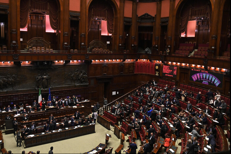 Lei Orçamentária ou na casa com 204 votos a favor e 110 contra - TODOS OS DIREITOS RESERVADOS