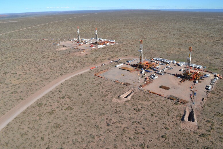 Unidade da YPF na bacia de Vaca Muerta, na Patagônia argentina - TODOS OS DIREITOS RESERVADOS