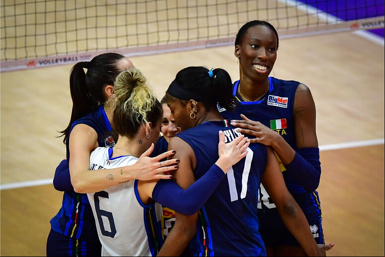 Italianas celebram vitória sobre Polônia na Liga das Nações © ANSA/Federvolley