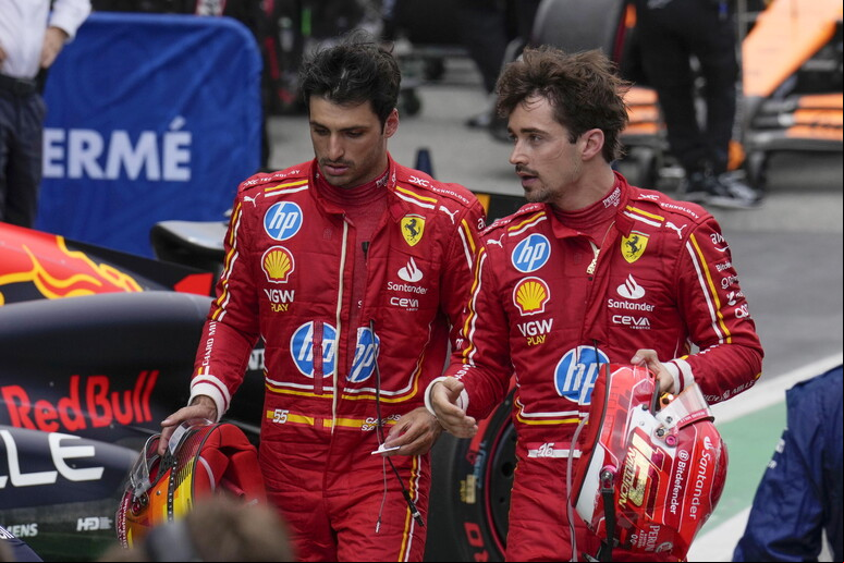 Carlos Sainz e Charles Leclerc após GP da Espanha © ANSA/EPA