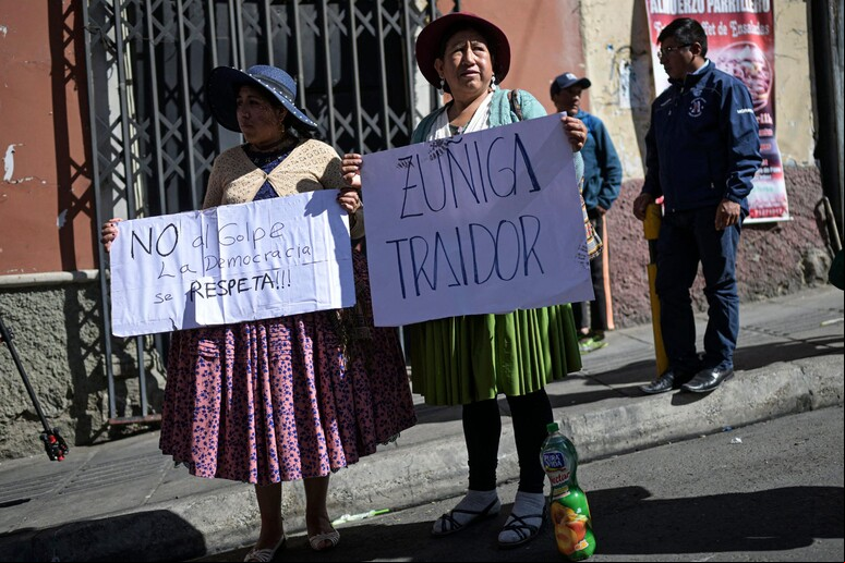 Protesto em La Paz contra tentativa de golpe militar © ANSA/AFP