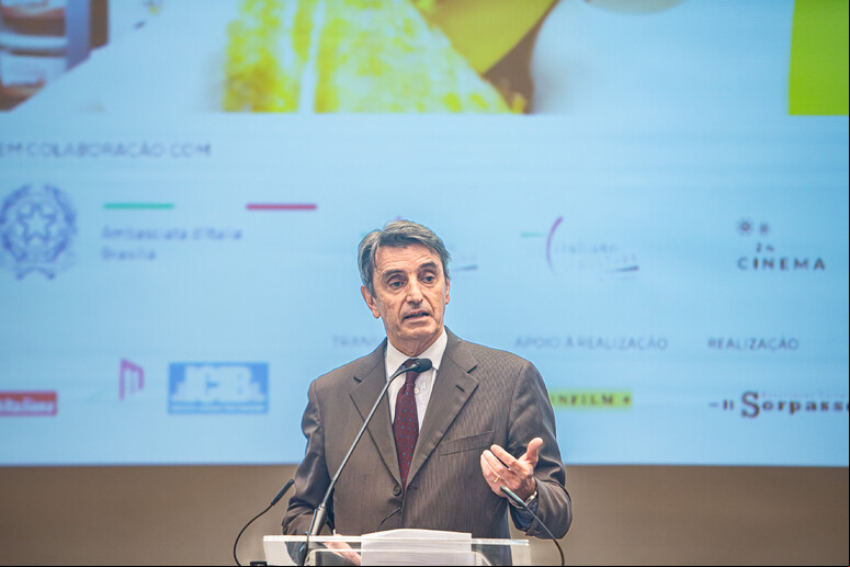 Embaixador Alessandro Cortese durante abertura da Festa de Cinema Italiano © ANSA/Divulgação