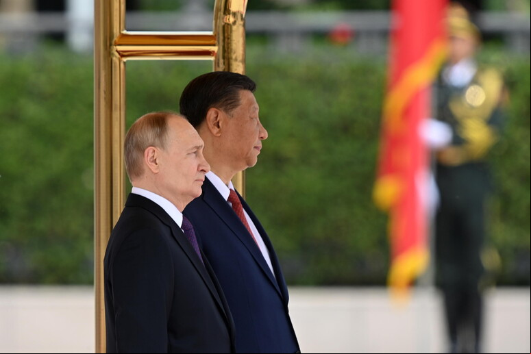 Putin e Xi durante encontro em Pequim, em maio de 2024 © ANSA/EPA