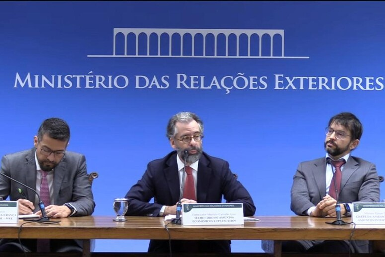 Mauricio Carvalho Lyrio (centro) detalhou solução encontrada pelo Brasil para evitar imes - TODOS OS DIREITOS RESERVADOS