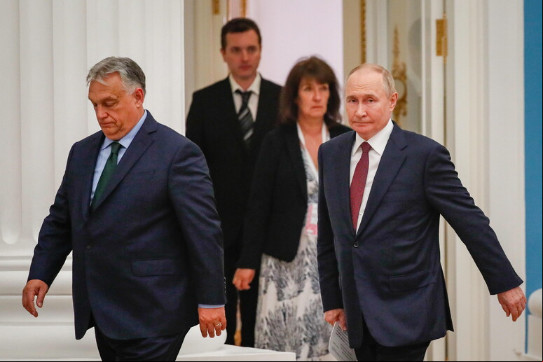 Viktor Orbán e Vladimir Putin durante reunião em Moscou © ANSA/EPA