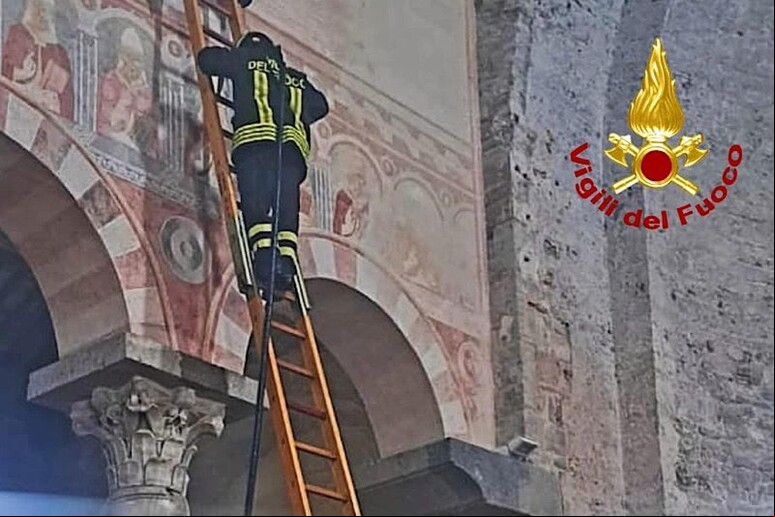 Autoridades proibiram provisoriamente a entrada de turistas e fiéis - TODOS OS DIREITOS RESERVADOS