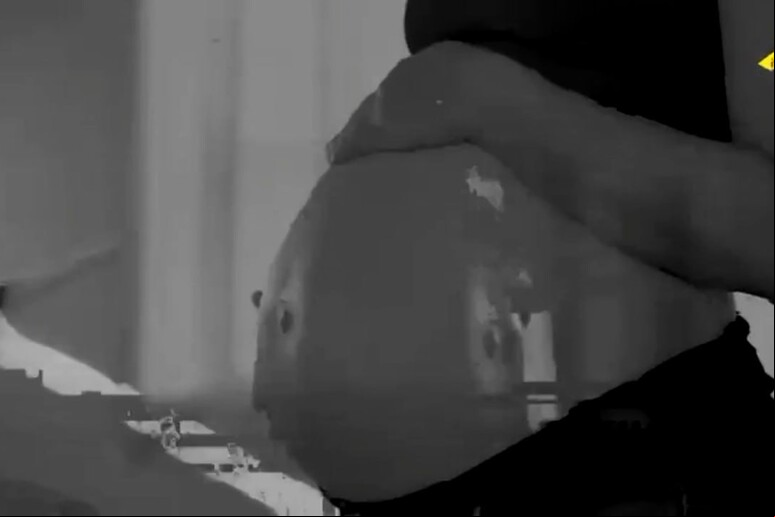 Frame de vídeo revelado por famílias de reféns israelenses - TODOS OS DIREITOS RESERVADOS