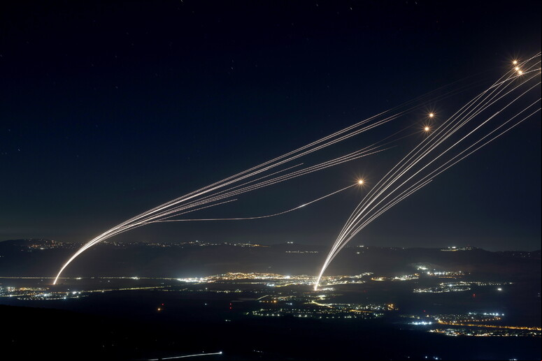 Projéteis lançados pelo sistema antiaéreo israelense Iron Dome, em foto de arquivo - TODOS OS DIREITOS RESERVADOS