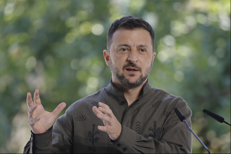 Zelensky comenta ataque russo à cidade ucraniana de Poltava - TODOS OS DIREITOS RESERVADOS