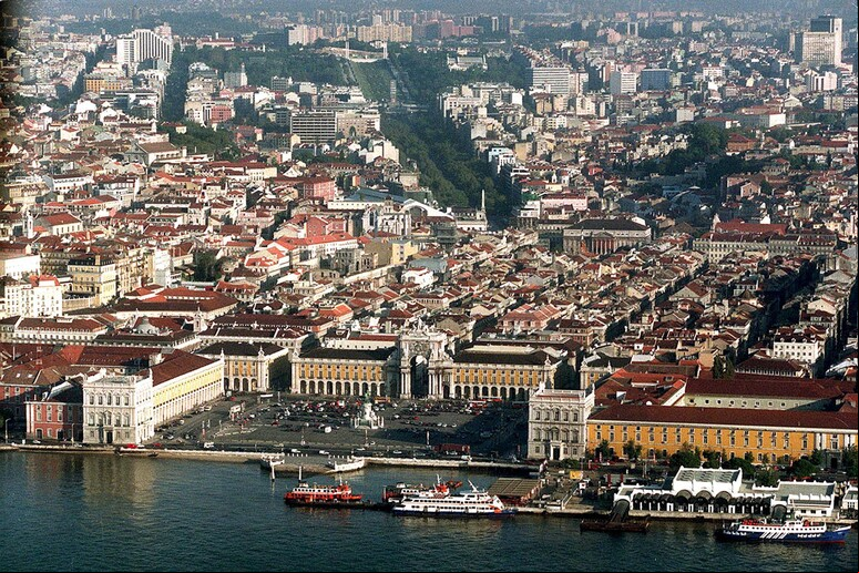 Lisboa, capital portuguesa, deve acolher novos pedidos de residência de LP - TODOS OS DIREITOS RESERVADOS