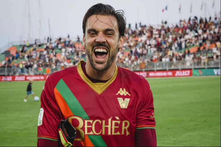 Bruno Bertinato em jogo do Venezia © ANSA/Reprodução Instagram