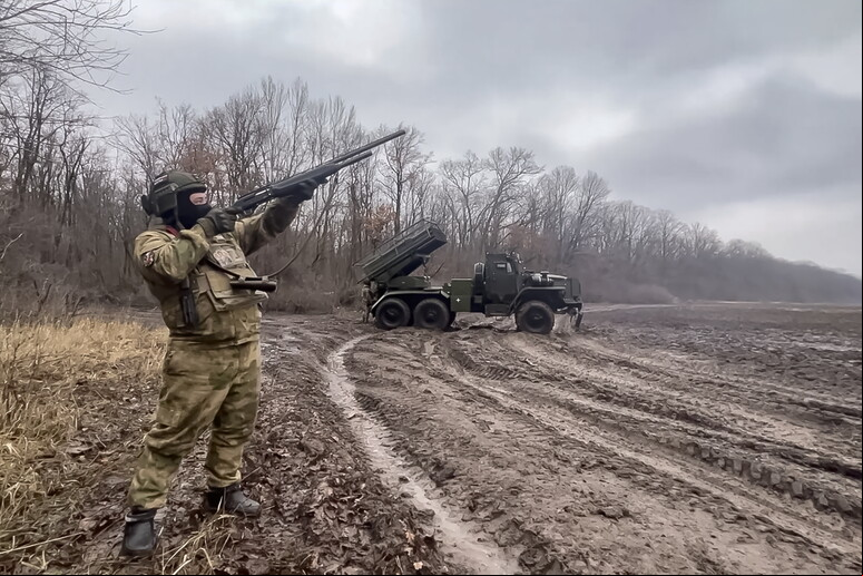 Soldados na guerra entre Rússia e Ucrânia - TODOS OS DIREITOS RESERVADOS