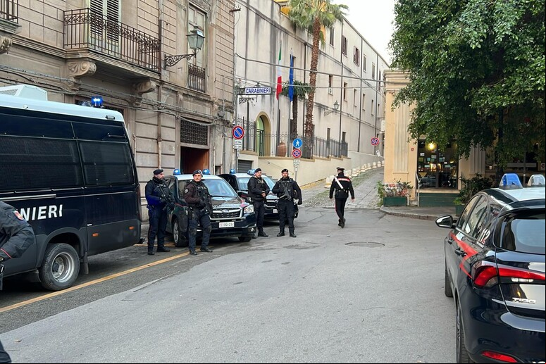 Polícia em Palermo prende inúmeras pessoas ligadas à Cosa Nostra - TODOS OS DIREITOS RESERVADOS