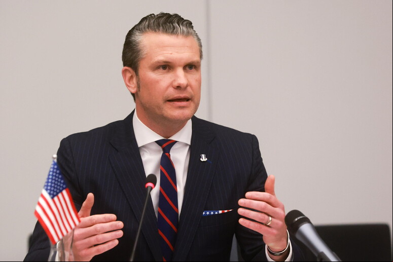 Pete Hegseth durante uma reunião da Otan em Bruxelas, na Bélgica © ANSA/EPA