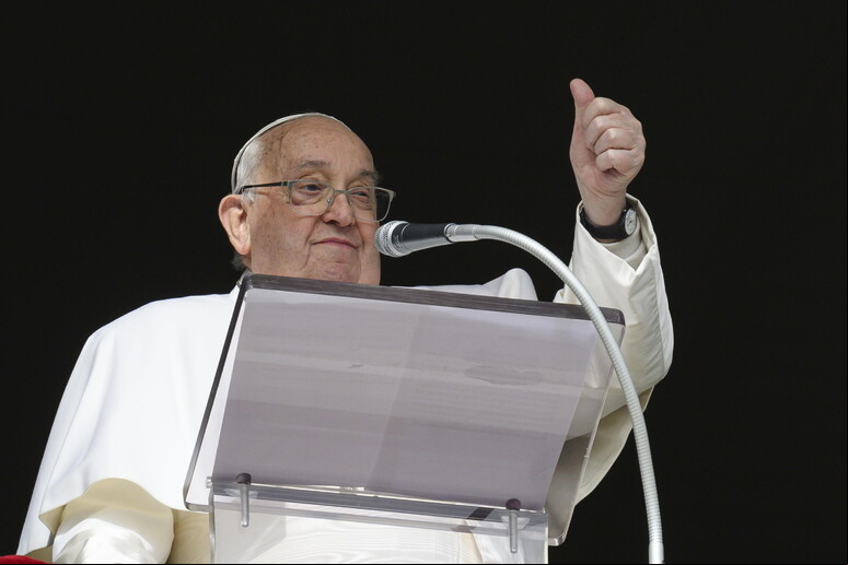 Francisco durante oração do angelus © ANSA/EPA