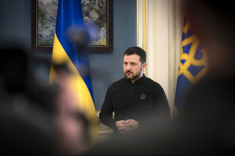 Zelensky foi chamado de  'ditador ' por Trump - TODOS OS DIREITOS RESERVADOS