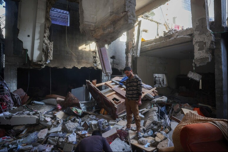 Campo de refugiados em Gaza após ser atingido por ataques israelenses © ANSA/AFP