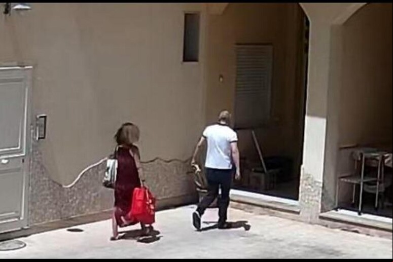 Imagem de câmera de vídeo mostra Messina Denaro entrando em covil com Floriana Calcagno - TODOS OS DIREITOS RESERVADOS