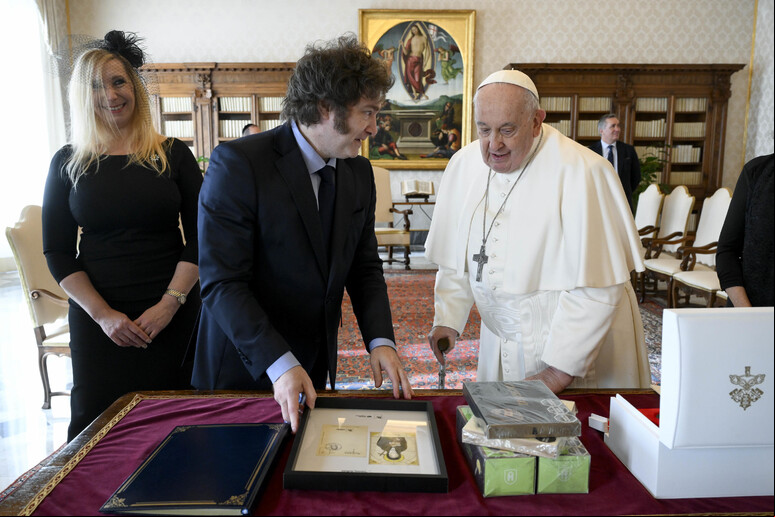 Milei durante encontro com o papa Francisco - TODOS OS DIREITOS RESERVADOS